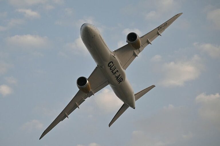 Gulf Air finalises deal for at least 12 Boeing 787 Dreamliner planes - gulf finalises