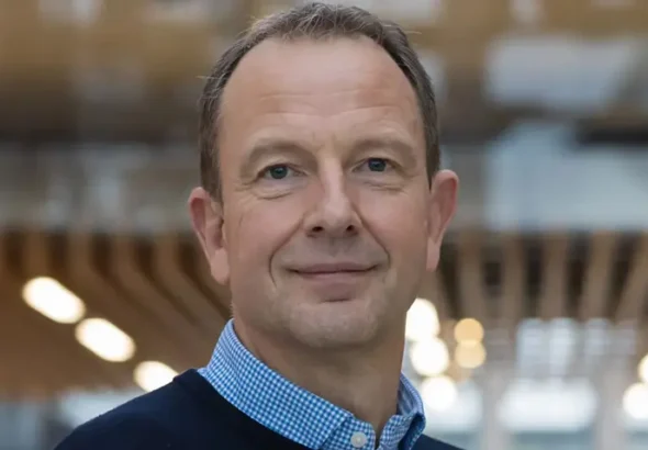 John Lewis chairman’s pay climbs 21% to £1.2m as 3,300 roles disappear across the partnership - john lewis