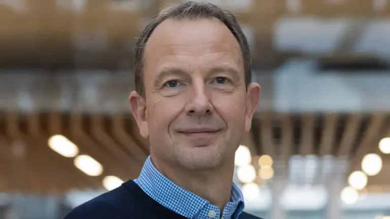 John Lewis chairman’s pay climbs 21% to £1.2m as 3,300 roles disappear across the partnership - john lewis