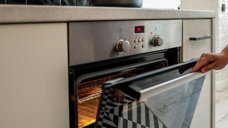 What's The Average Lifespan Of An Oven? Here's How Long One Should Last - what's average