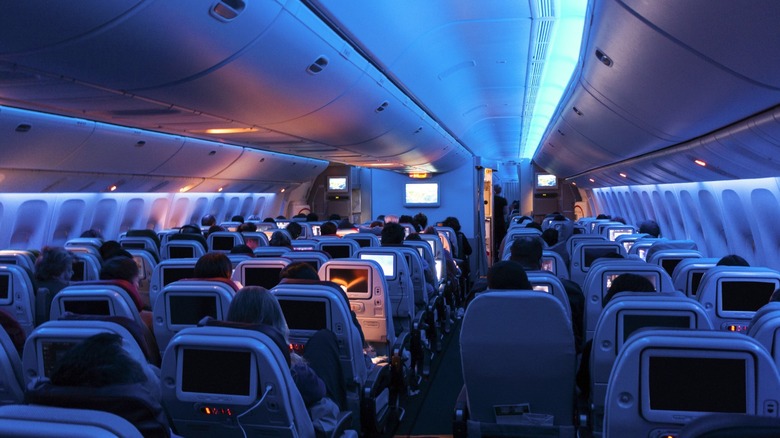 10 Subtle Airplane Cabin Features That Are Usually Only Noticed By Frequent Flyers - subtle airplane