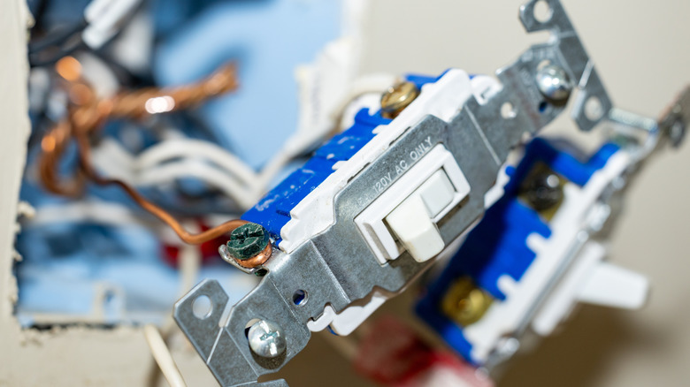 How To Replace A Light Switch Yourself: A Step-By-Step Guide - replace light