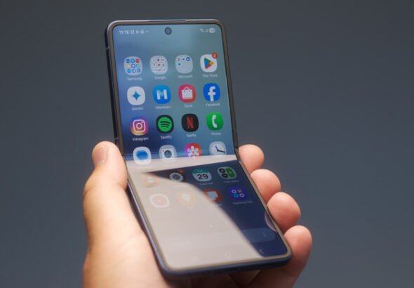These Cutting-Edge OLEDs Can Bend, Fold, And Stretch Without A Single Crease - cutting-edge oleds