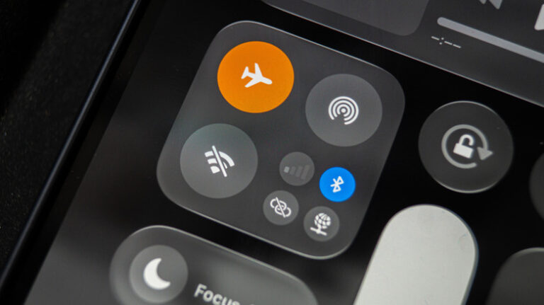 Why There's Simply No Need For Airplane Mode Anymore - there's simply