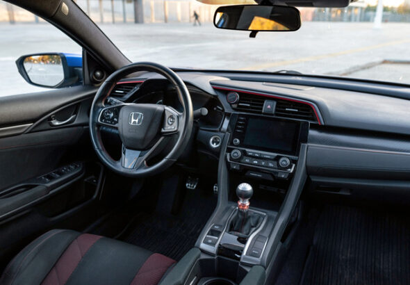 4 Driving Skills A Manual Car Teaches You That An Automatic Won't - driving skills