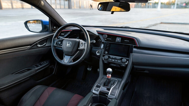 4 Driving Skills A Manual Car Teaches You That An Automatic Won't - driving skills