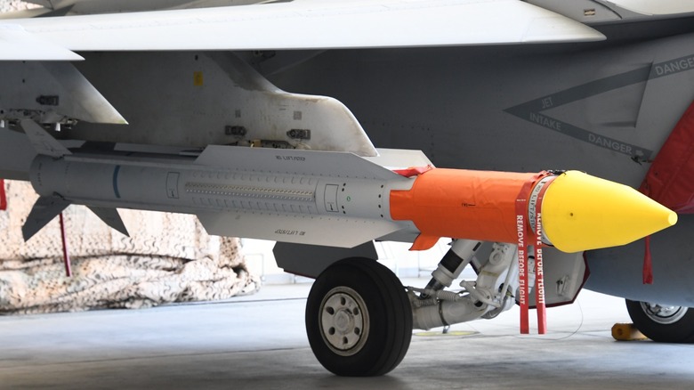 What Is The US Military's Longest Range Air-To-Air Missile And How Far Can It Go? - what military's