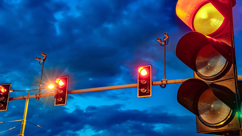 What's The Difference Between American And European Traffic Lights? - what's difference