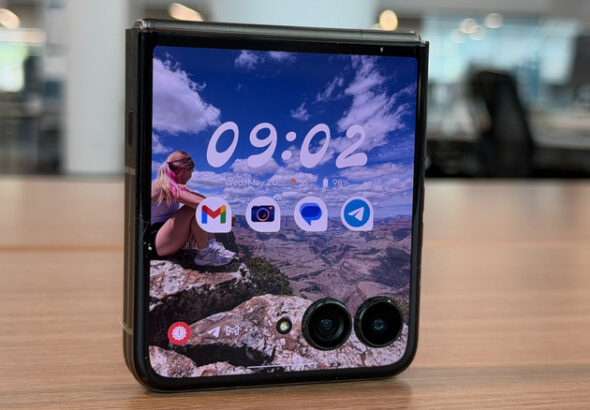 Motorola Razr Ultra (2026) Review: What's New? - motorola razr