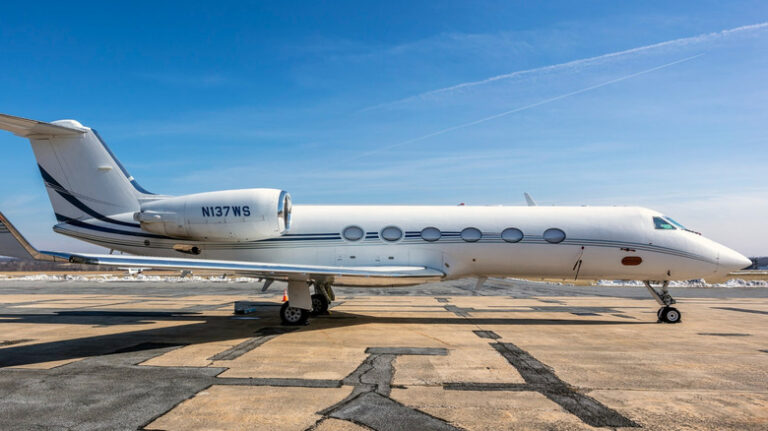 5 Celebrities Who Own A Gulfstream IV Private Jet - celebrities gulfstream