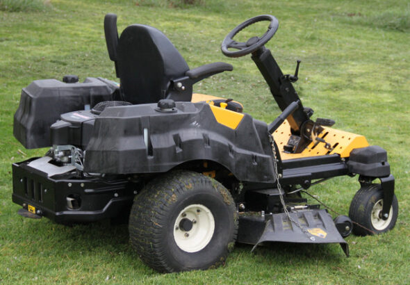 How Are Rear Engine Mowers Different From Lawn Tractors? - rear engine