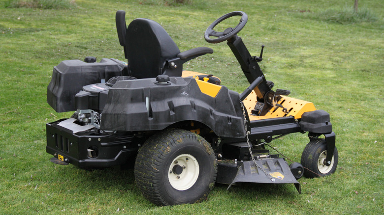 How Are Rear Engine Mowers Different From Lawn Tractors? - rear engine
