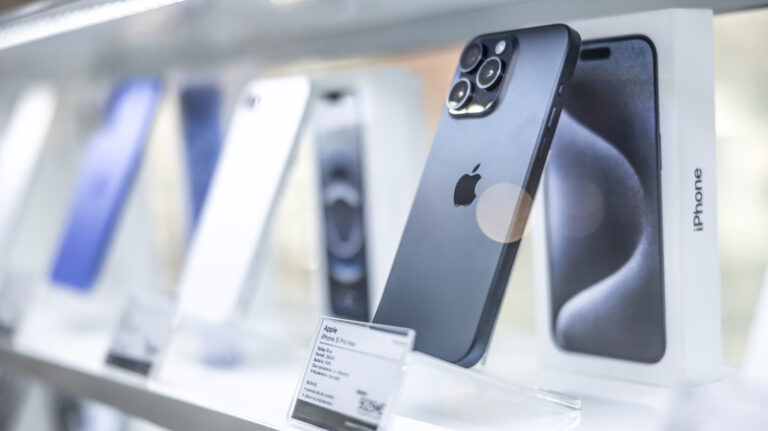 10 Old iPhones That Are Still A Good Buy In 2026 - iphones still