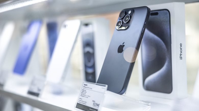 10 Old iPhones That Are Still A Good Buy In 2026 - iphones still