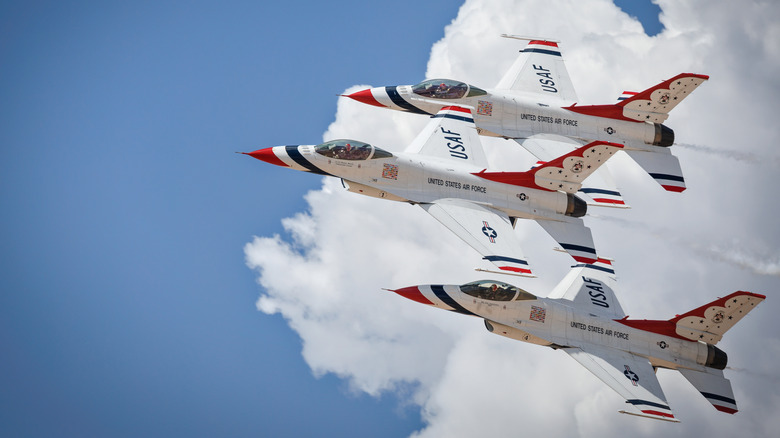 6 Of The Coolest Jet Maneuvers You'll Ever See - coolest maneuvers