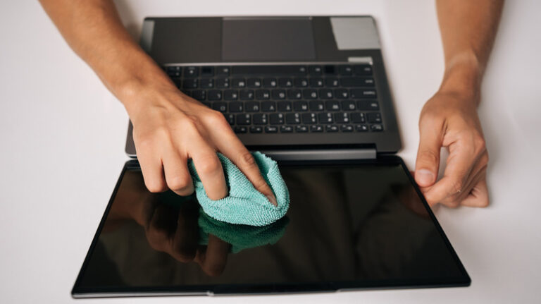 Can You Use Eyeglass Cleaner On A Monitor Screen? - eyeglass cleaner