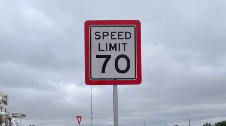 Why Do Some Speed Limit Signs Have A Red Border? - some speed