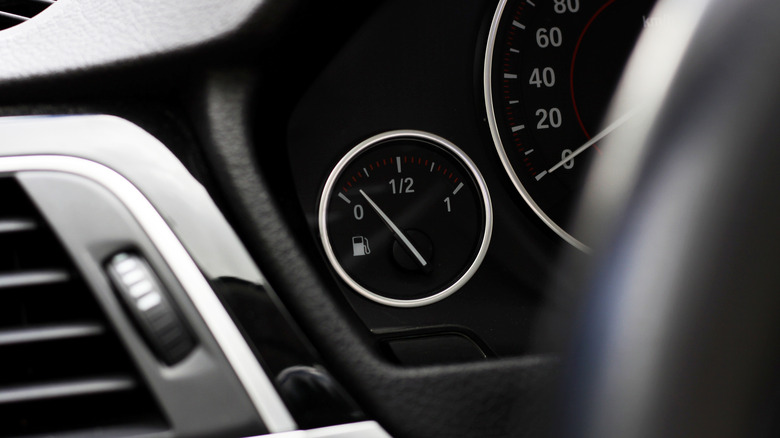 The Worst Cars For Fuel Economy All Have Something In Common - worst cars