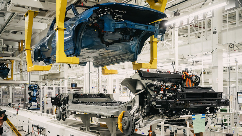 Rivian Is Reusing Its Own Car Batteries In A Very Resourceful Way - rivian reusing