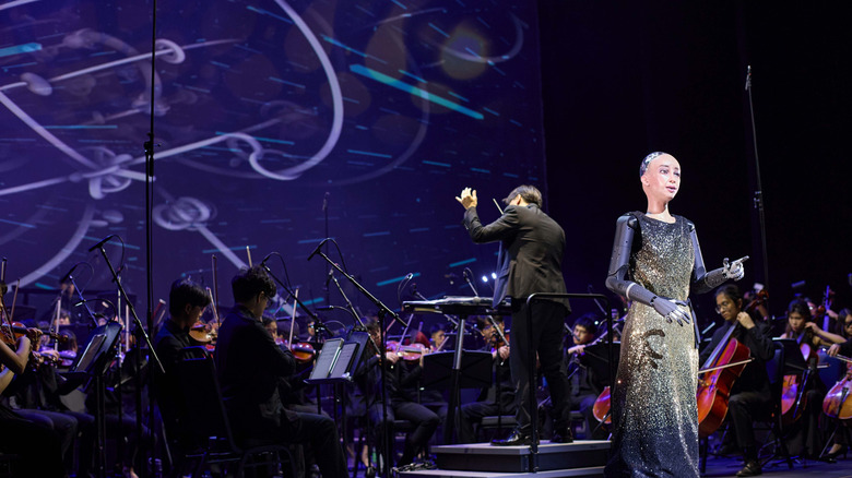 Live Hong Kong Concert Highlights How Creepy Humanoid Robots Really Are - live hong