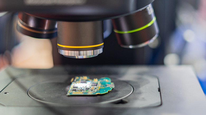 The World's Smallest Electric Motor Has To Be Viewed With A Microscope - world's smallest