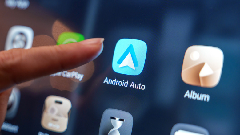 Google Quietly Pushed Out A Fix For Android Auto's Disconnect Issues - google quietly